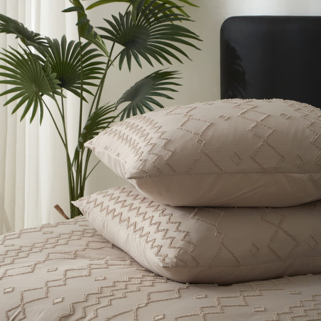 MEEALLHOME Parure de lit tuftée marron - 1 housse 200 x 220 cm et 2 taies 80 x 80 cm