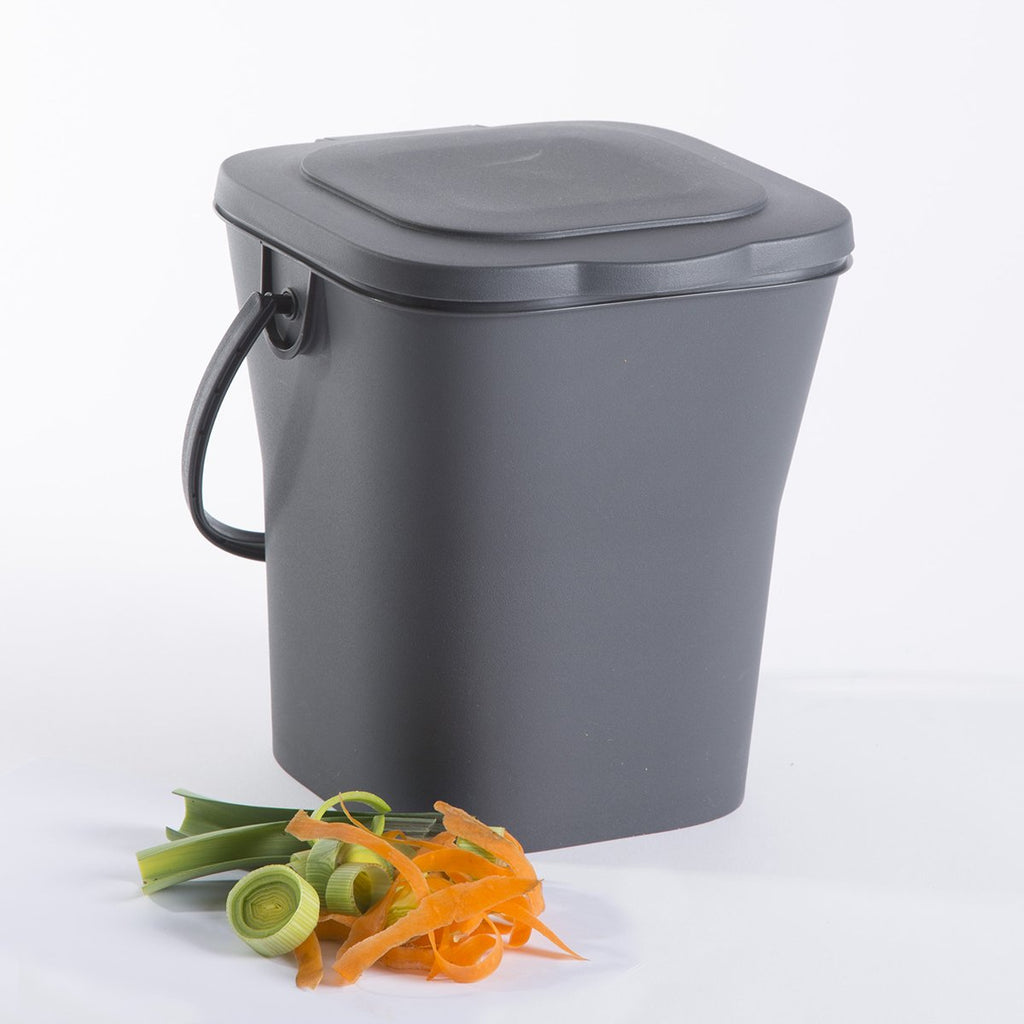 EDA POUBELLE A COMPOST 6 L AVEC COUVERCLE
Dim. : 24,8 x 23,8 x 24,3 cm Gris Anthracite