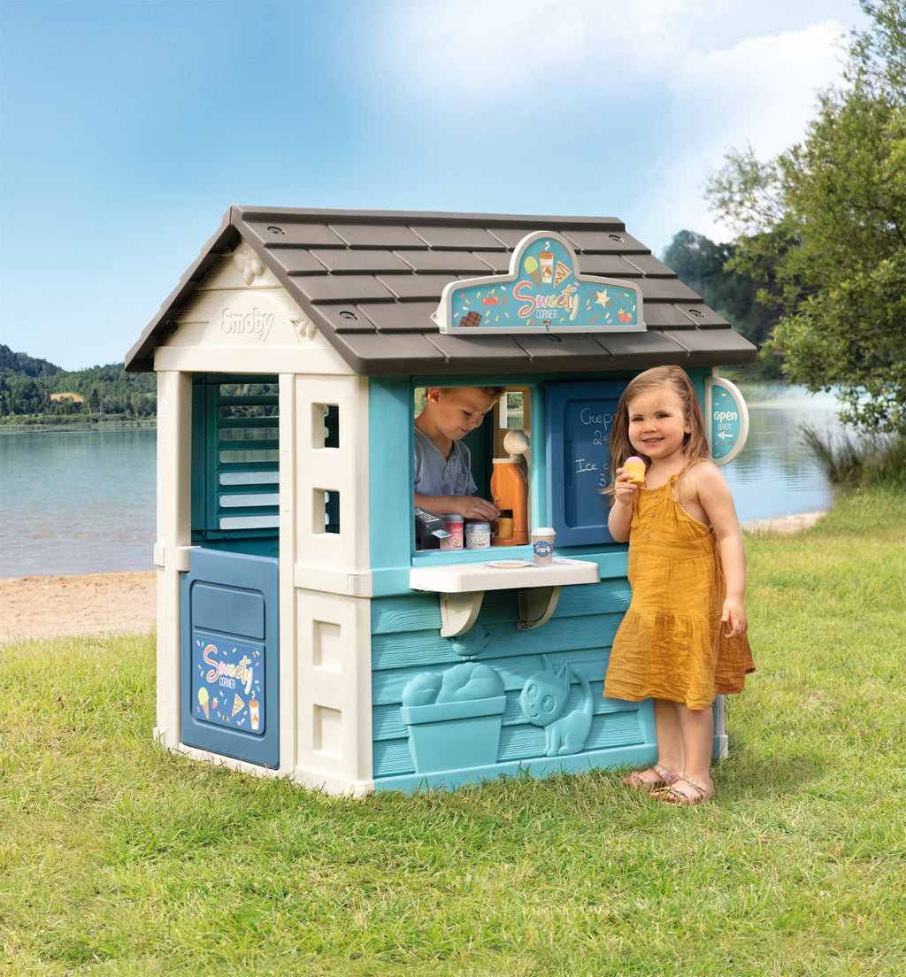 Smoby - Maisonnette de jardin Sweety Corner - Maisonnette de jardin pour enfants - Thème des snacks - Machine à glaces - 18 accessoires - Matériaux recyclés - Dès 2 ans - Fabriqué en France