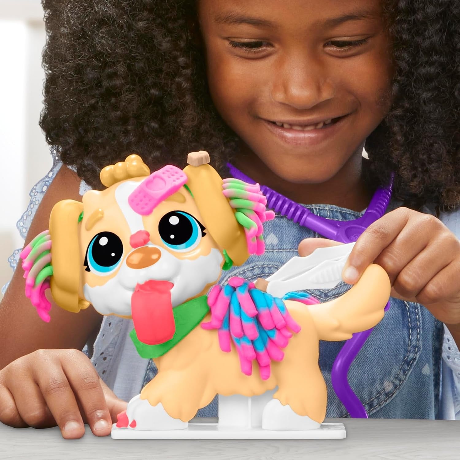 Play-Doh Care 'n Carry Kit médical jouet vétérinaire avec figurine de chiot, 10 outils vétérinaires, transport pour animaux & 5 pots de Play-Doh