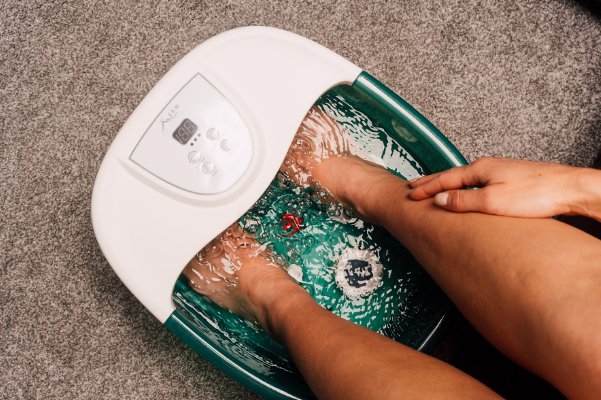 Zen Nile Bain de pieds 4 thérapies avec bain moussant, 4 rouleaux de shiatsu avec points d'acupression, vibration, infrarouge, pierre ponce amovible et chauffage rapide de l'eau