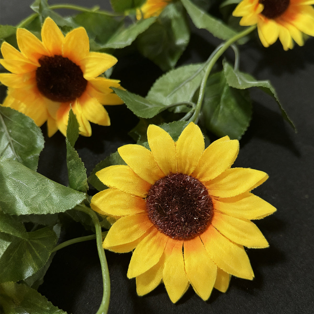 Wei's moment 4 pcs 7,87 ft Guirlande de tournesols artificiels Tournesols en soie artificielle Branches de tournesols Guirlande de fleurs de pâquerettes artificielles Faux plantes à