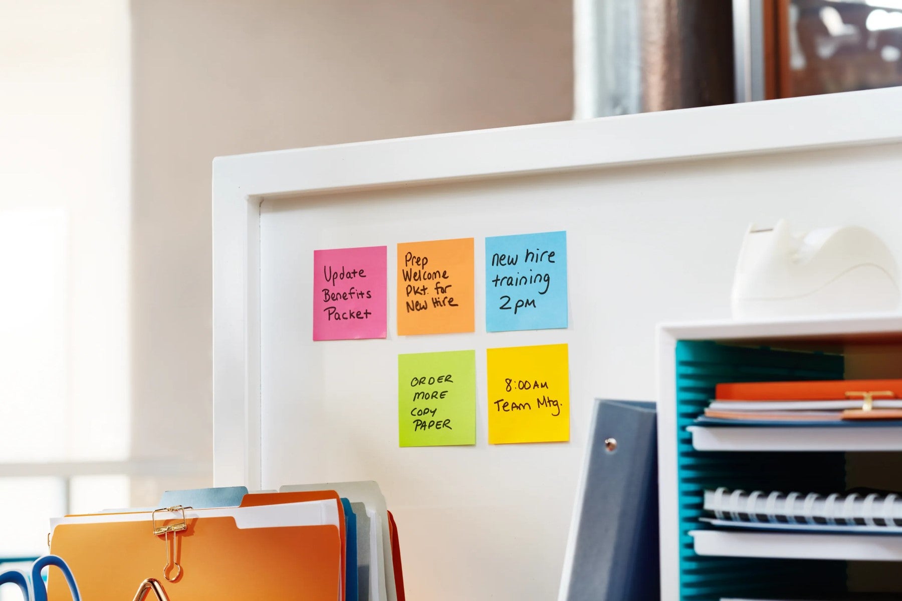 Post-it® Distributeur de notes Z , motif chat, blanc + Notes Z super adhésives Post-it®, rose, 76 mm x 76 mm, 90 feuilles/feuille, 1 feuille/lot
