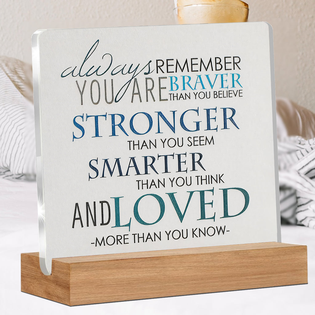 Alphynix 1 pc plaque en acrylique "Always Remember", support sur socle en bois avec citation inspirante "Vous êtes plus brave que vous ne le croyez, plus fort que vous n'en avez l'air