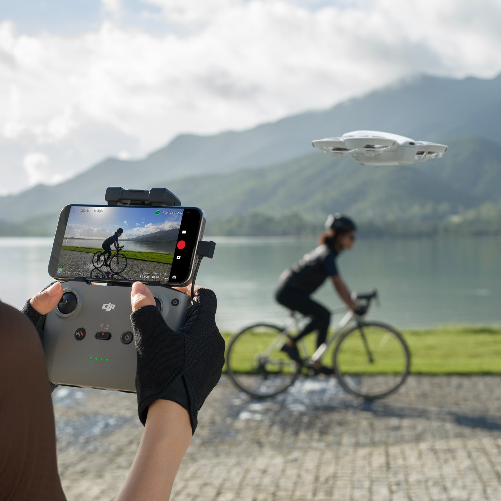 DJI Neo Fly More Combo, drone miniature avec caméra 4K, 135 g, vol autonome, avec télécommande RC-N3 et 3 batteries