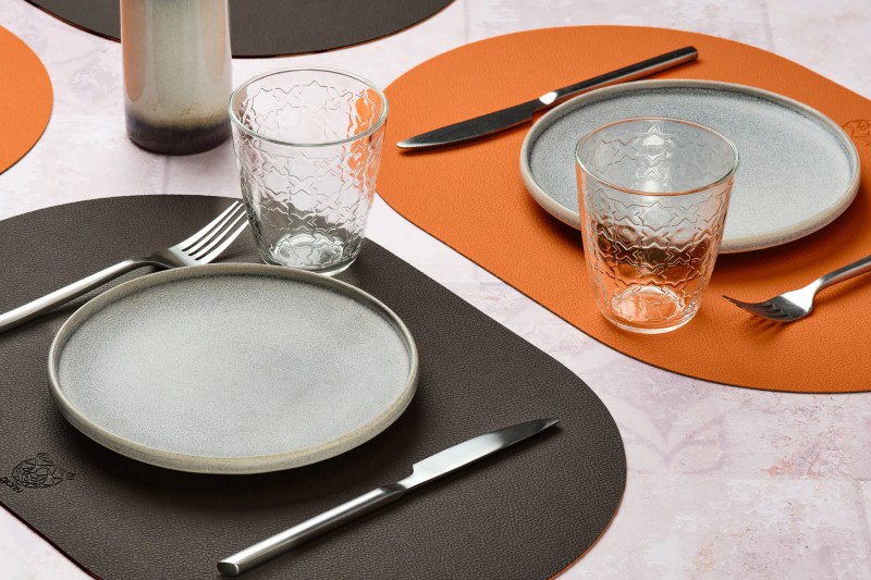 BJÖRN Lot de 6 set de table réversibles ovales en cuir recyclé - Orange et chocolat