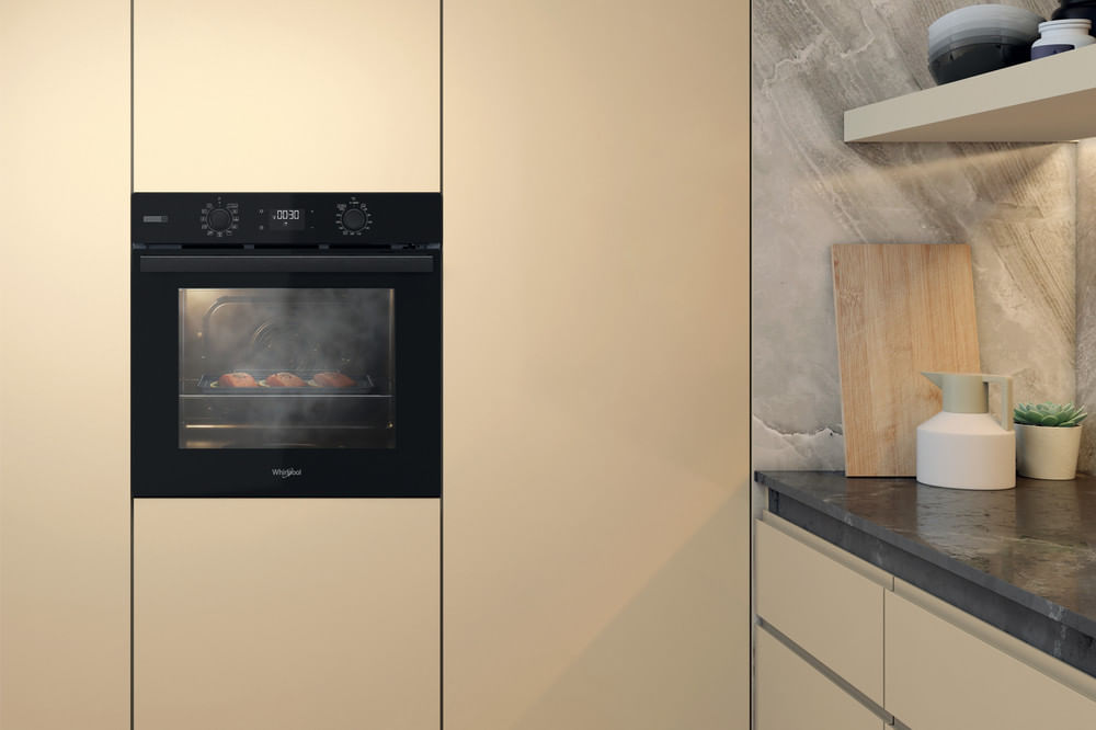 WHIRLPOOL OMSR58RU1SB Four encastrable pyrolyse noir Steam+ 71 L Classe A+