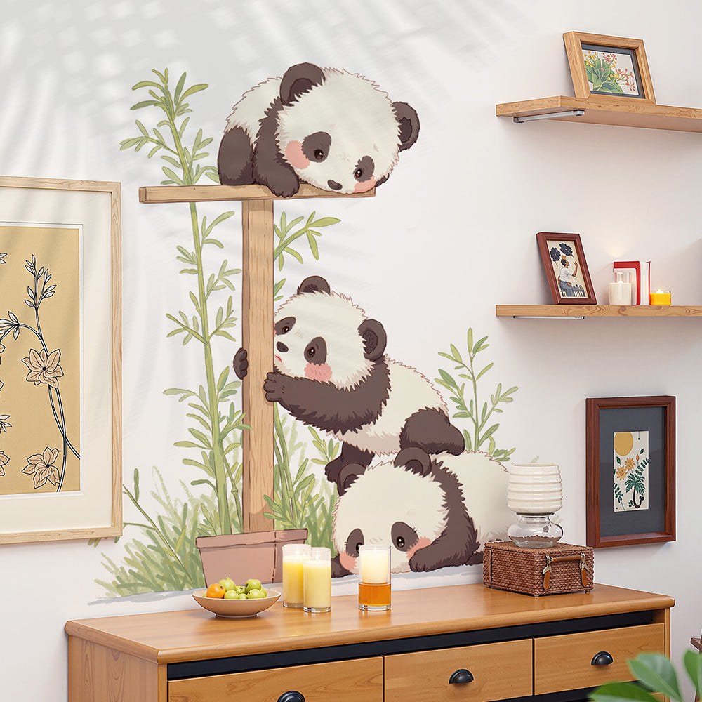 Stickers Muraux Adhésifs Animaux Mignons sur Arbre – Panda, Koala, Loutre, Cerf, Ours, Singe (Trois Pandas)