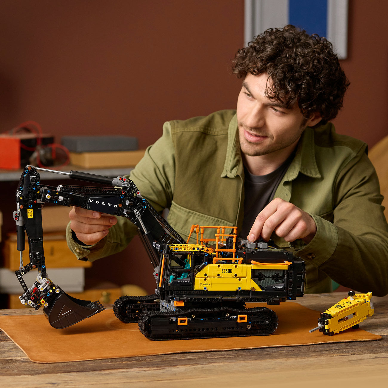 LEGO Technic 42215 Pelleteuse Volvo EC500 hybride