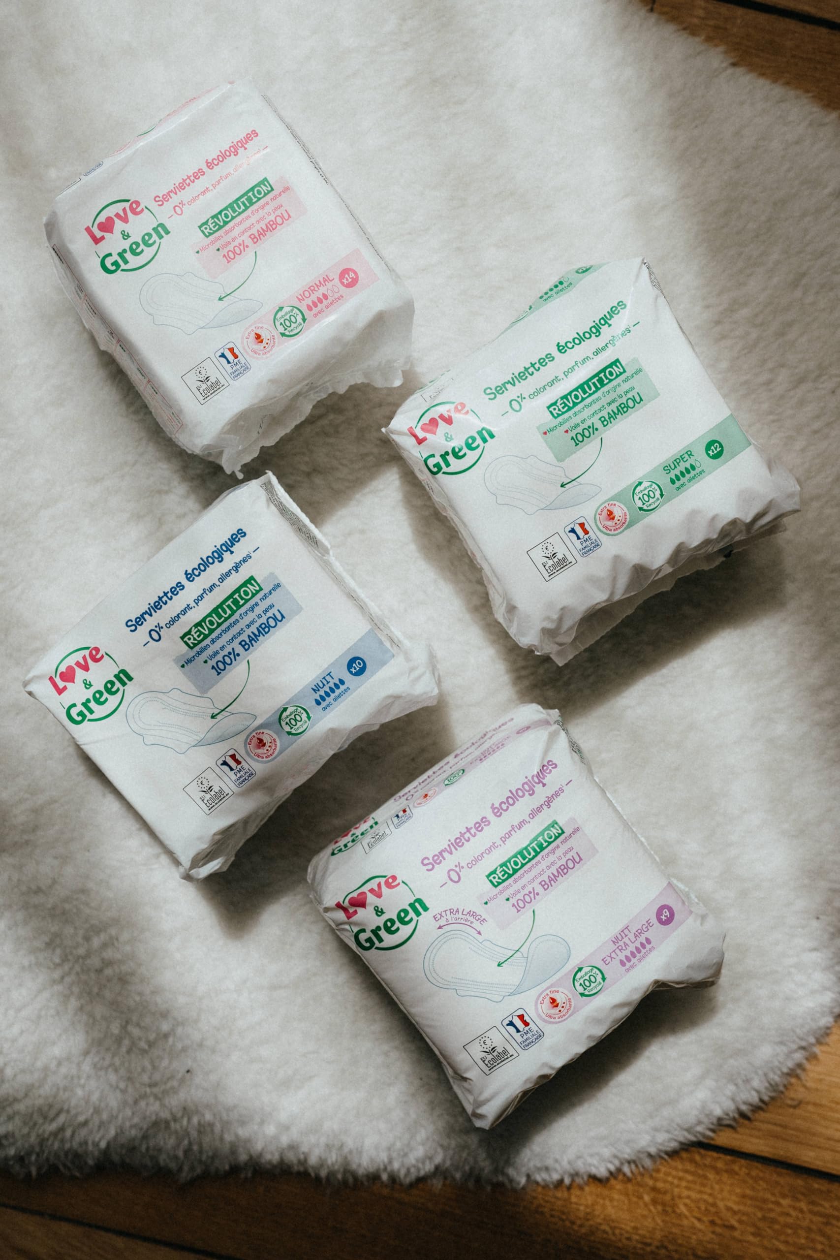 LOVE & GREEN Serviettes Hygiéniques Hypoallergéniques avec Ailettes Super - 12 serviettes