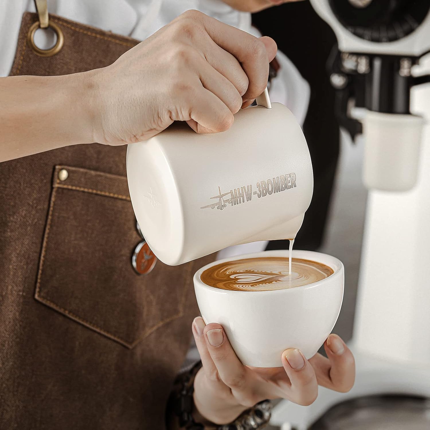 MHW-3BOMBER P5020W 5.0 Pichet à latte art en acier inoxydable blanc - 500 ml