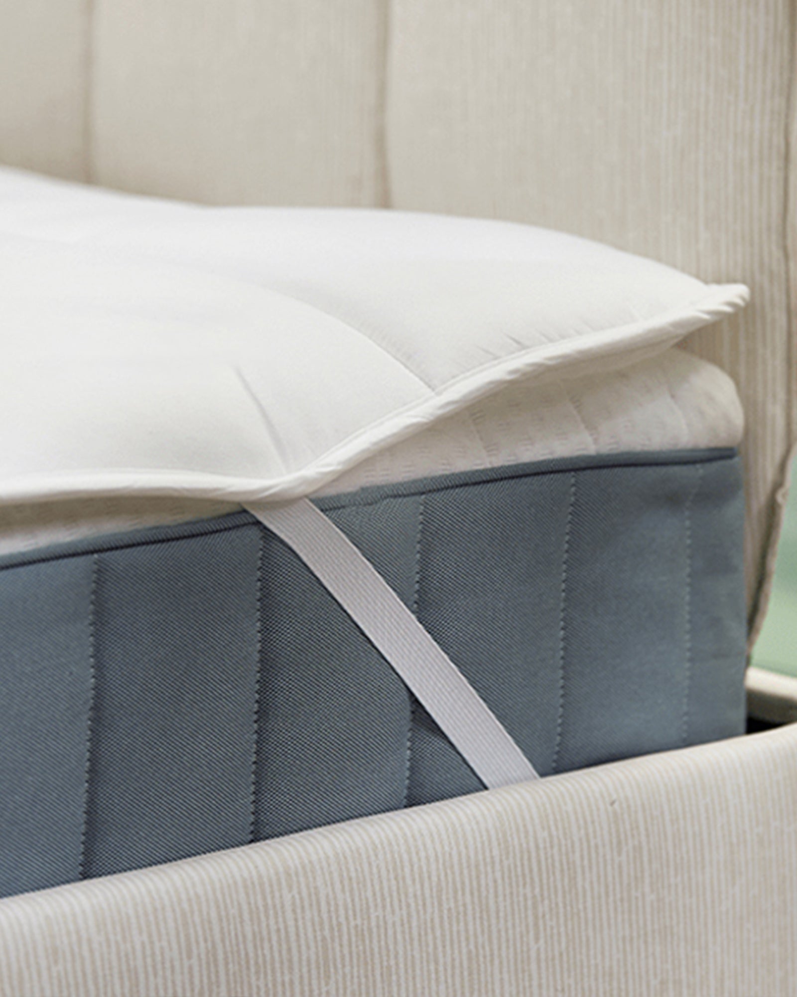 MENDALE Surmatelas 2,5 cm souple et soutenant, matelas d’ajout confortable et durable avec sangles élastiques pour un ajustement facile, hypoallergénique et lavable en machine, 90 x 200 cm