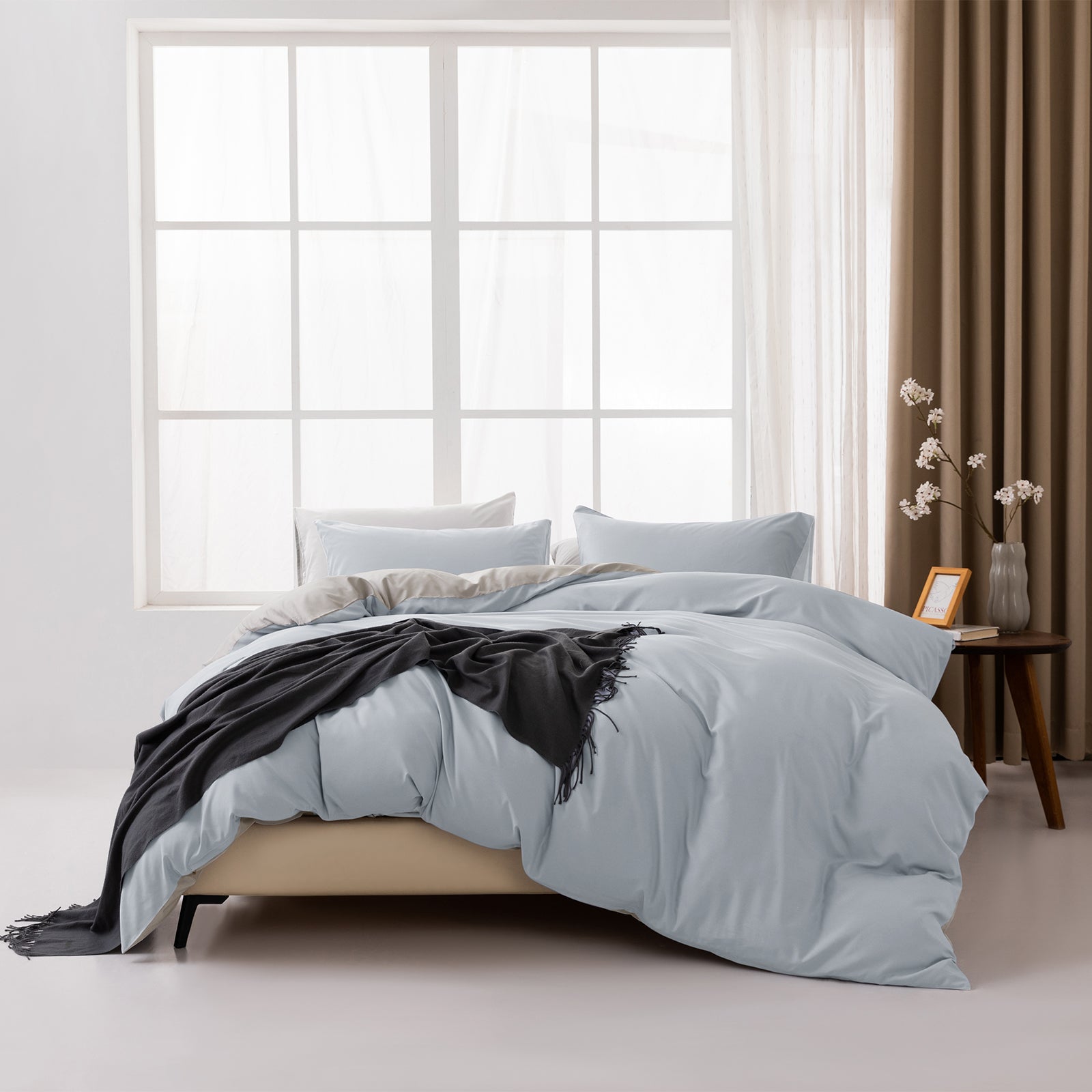 MENDALE Parure de housse de couette - Parure de lit haut de gamme - Housse de couette 260 x 240 cm avec taie d’oreiller 65 x 65 cm - Microfibre brossée douce - Bleu clair et gris clair