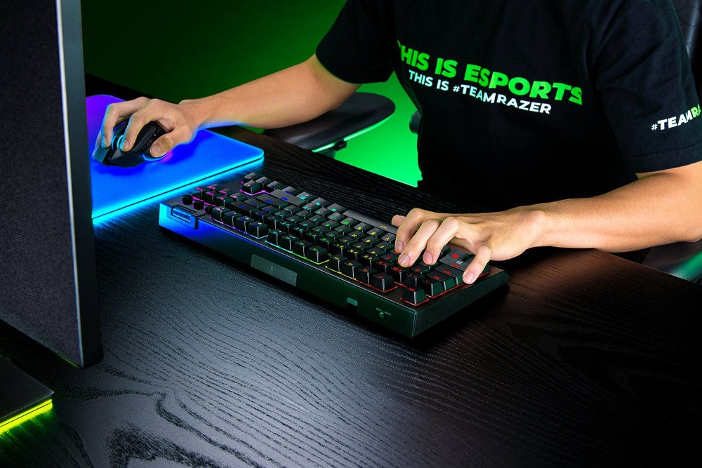 Razer BlackWidow V4 Tenkeyless HyperSpeed Clavier Gaming sans fil (Switch Orange) - AZERTY - Noir