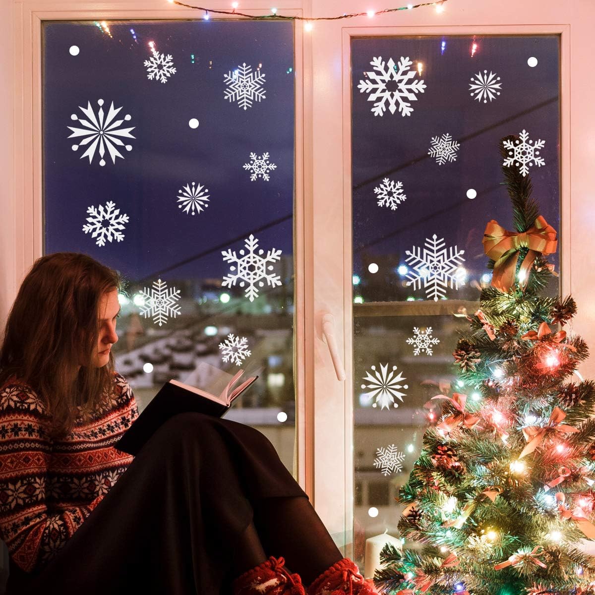 SALCAR Lot de 100 autocollants de Noël, décorations autocollantes flocons de neige pour fenêtres et portes, 4 motifs en 3 tailles