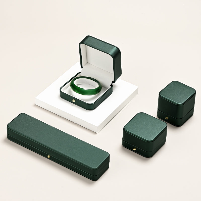 Oirlv Écrin pour bague et pendentif vert noirâtre splendide en cuir haut de gamme, Présentoir à bijoux, Boîte souvenir cadeau de fiançailles et mariage pour demande en mariage, Fiançailles, Mariage, Bague de mariée, Étui avec bouton-pression métalliq
