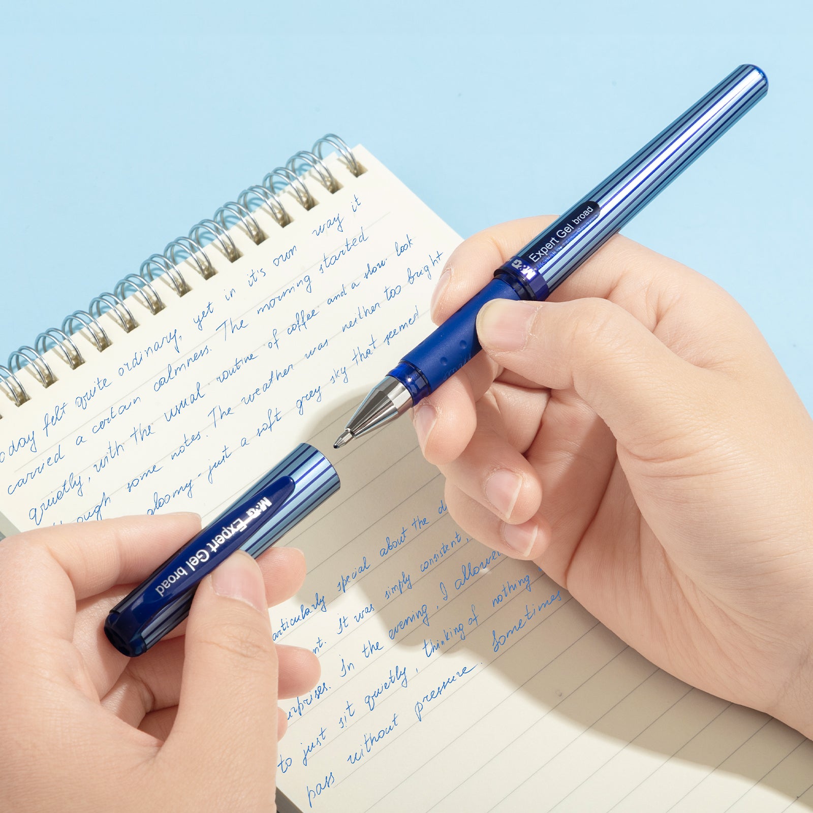 M&G ExpertGel Stylos gel à encre bleue, lot de 12, pointe moyenne 1,0 mm, séchage rapide, écriture fluide avec grip antidérapant et capuchon pour bureau et école
