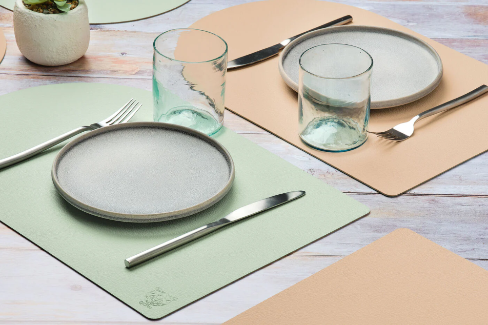 BJÖRN Lot de 6 sets de table ovale réversible en cuir recyclé - Rose pâle et vert pâle