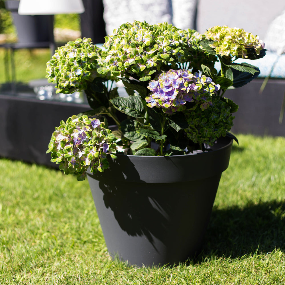 EDA Pot de fleurs Toscane orange terre cuite Ø 40 cm Dimensions : Ø 39,5 x 31 cm Volume : 23 L Garantie 7 ans en France métropolitaine