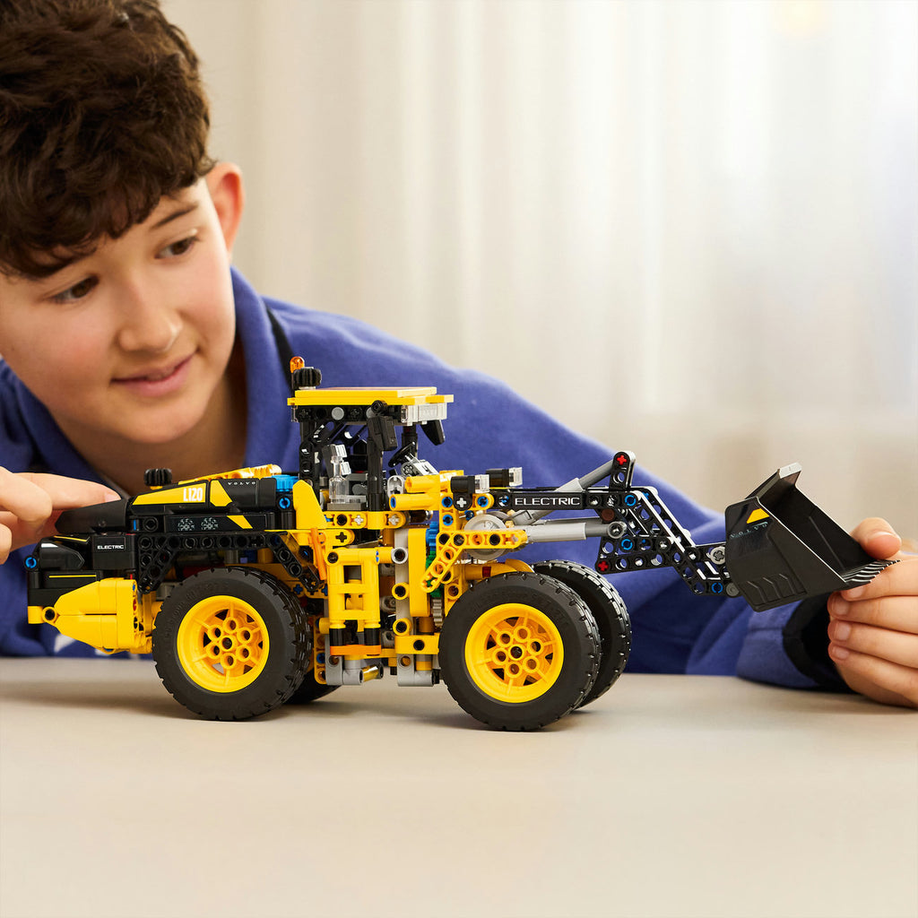 LEGO Technic 42209 Volvo L120 Set de Construction Chargeuse sur Pneus Électrique