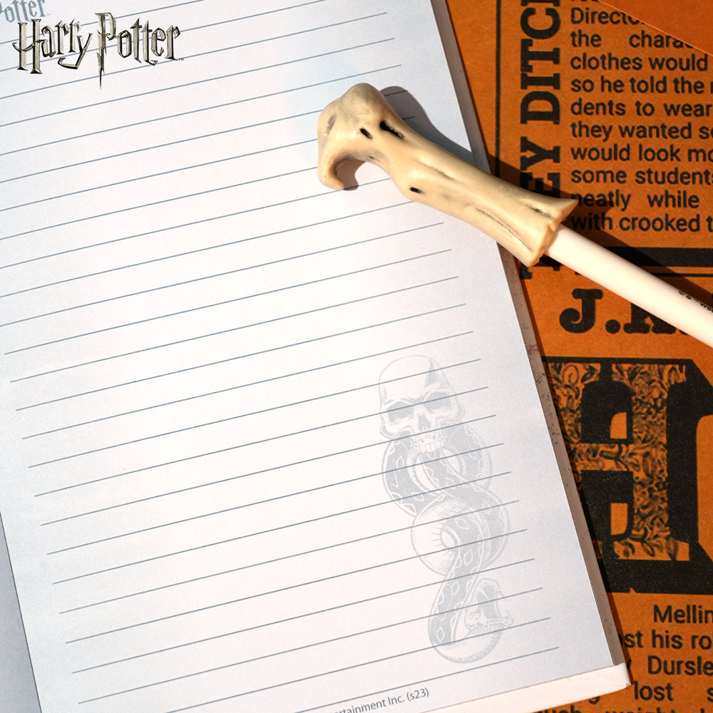 Warner Bros. Lot de 2 Carnets thème journal des forces du mal Harry Potter et Stylo baguette de Lord Voldemort Papeterie Wizarding World sous licence officielle Collection à thème exclusive Cadeau