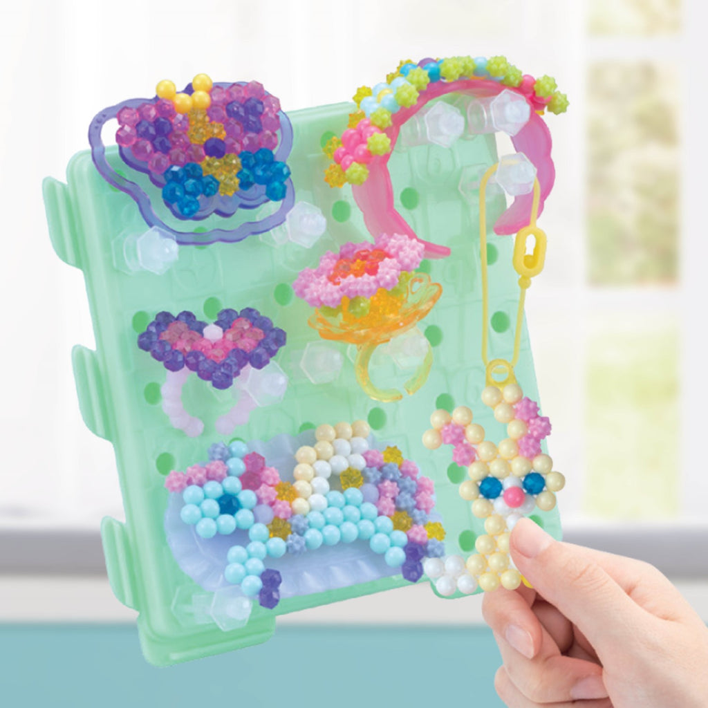 Aquabeads 31766 Kit de Loisirs Créatifs Accessoires de Contes de Fées avec 800+ Perles & Accessoires de Base Portables