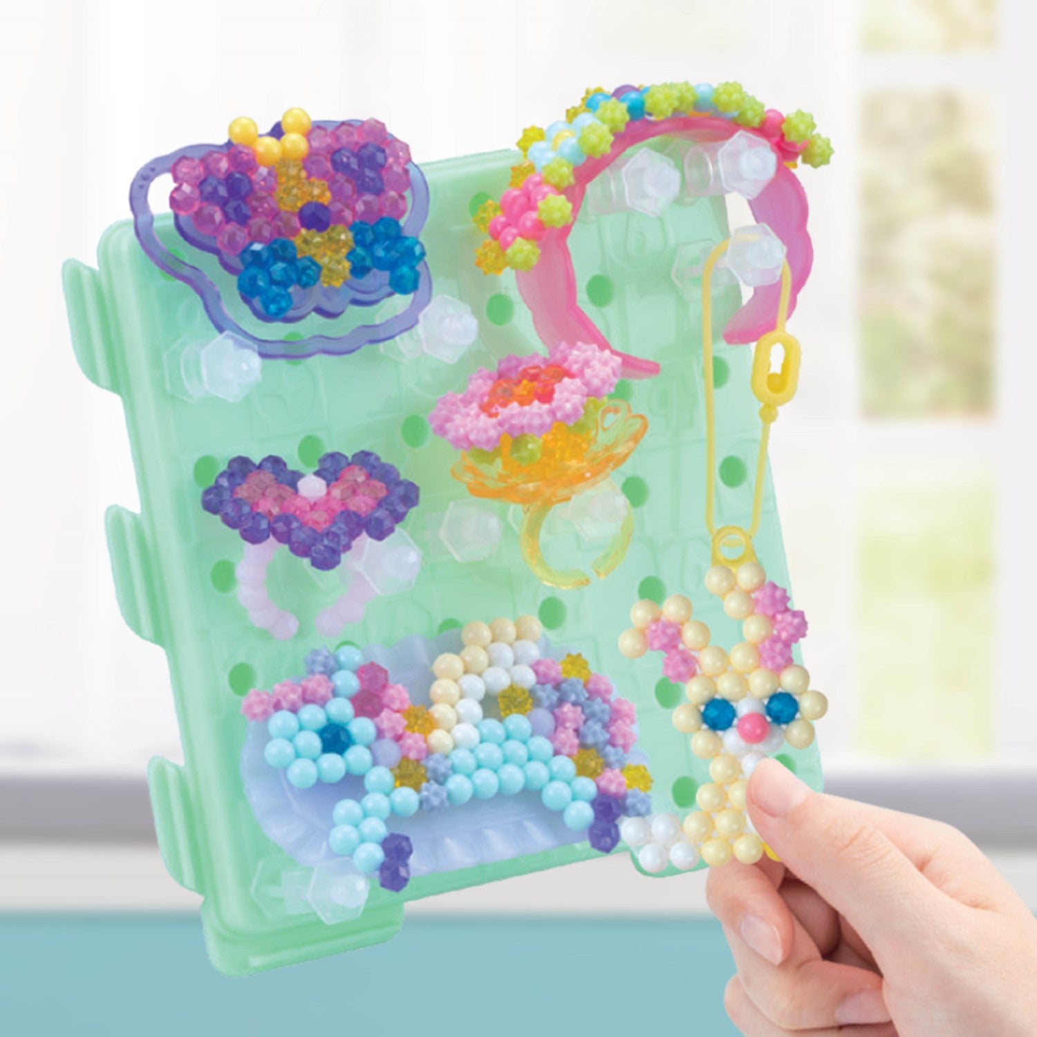 Aquabeads 31766 Kit de Loisirs Créatifs Accessoires de Contes de Fées avec 800+ Perles & Accessoires de Base Portables