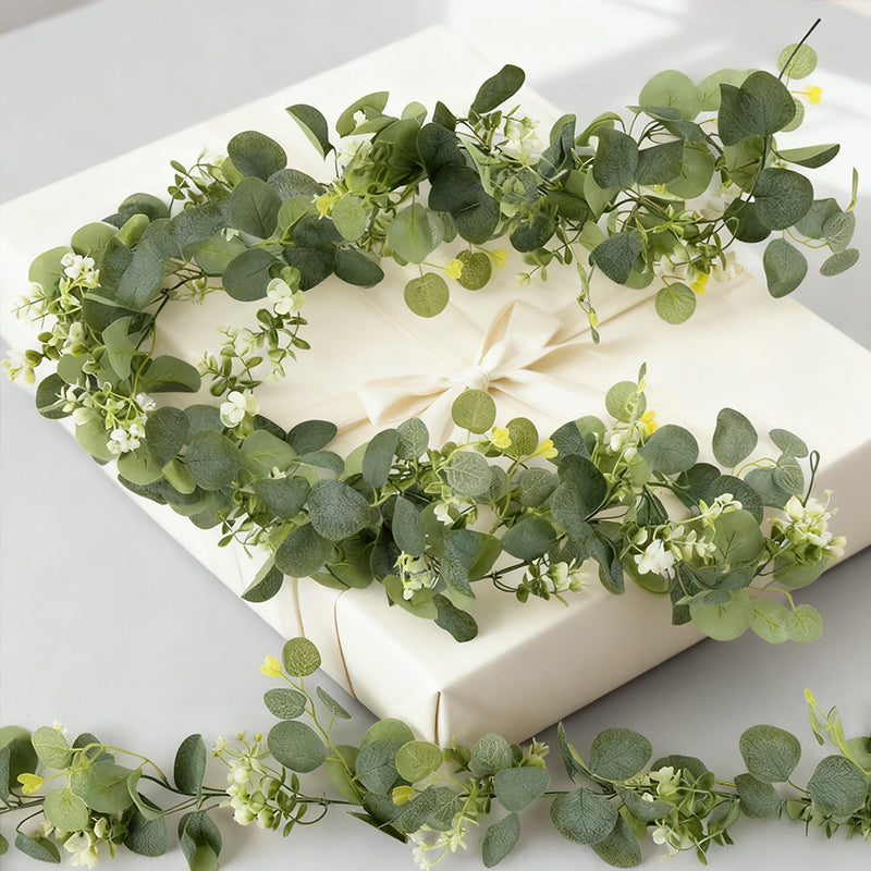 Wei's moment Lot de 2 Guirlandes d'Eucalyptus, 180 cm, Guirlandes Artificielles, Eucalyptus, Guirlande de Fleurs avec Fleurs Blanches, Guirlande de Feuilles
