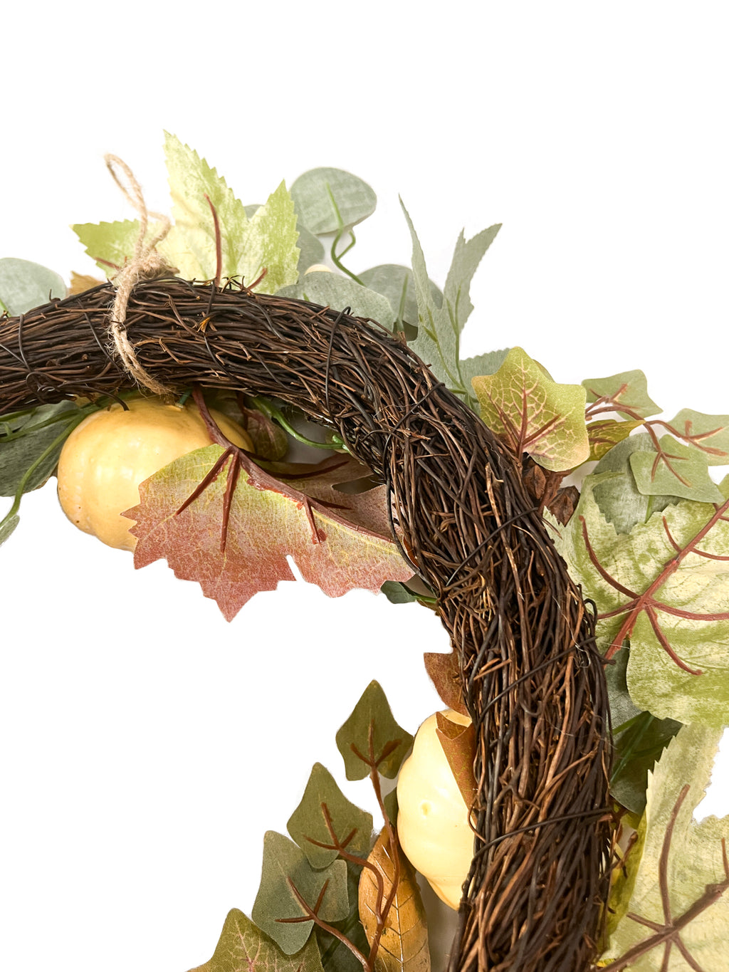 Daisy Darcy 50 cm Couronne de citrouille d'automne Base en rotin Matériau naturel : pomme de pin