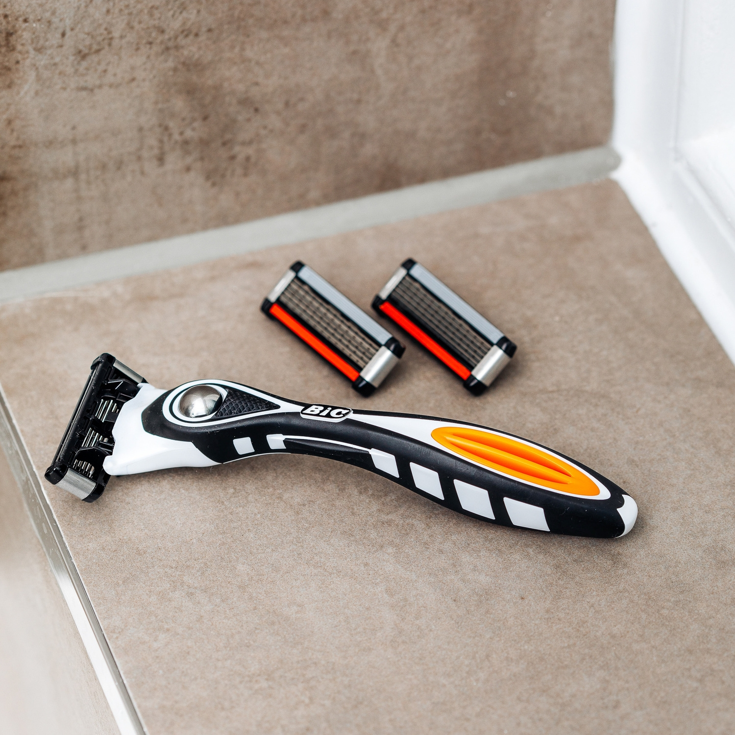 BIC Rasoir Flex 5 Hybrid Homme avec 2 recharges - 1 rasoir