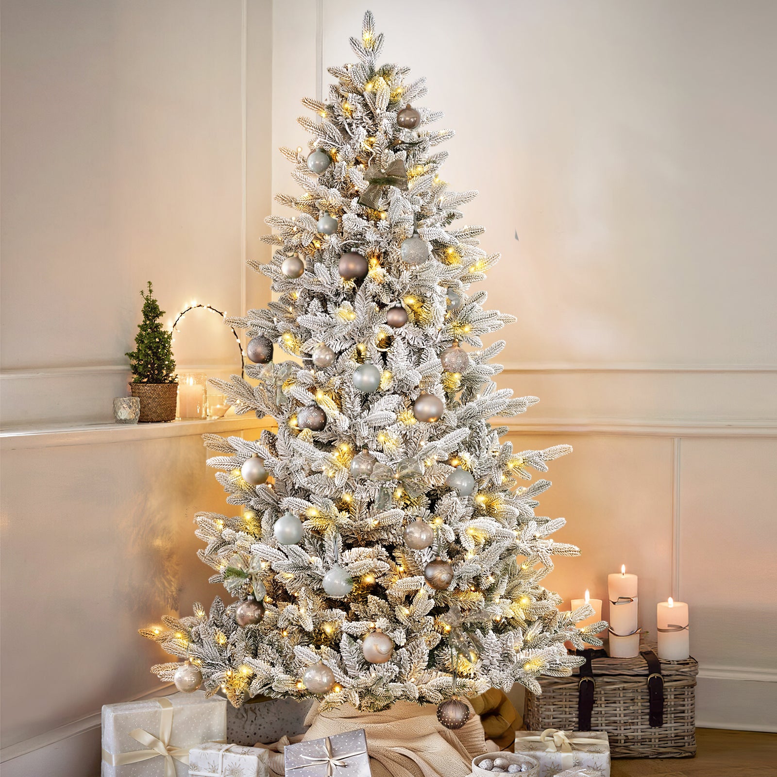 SALCAR Sapin de noël enneigé avec 1230 branches et éclairage 300 LED blanc chaud - 180 cm