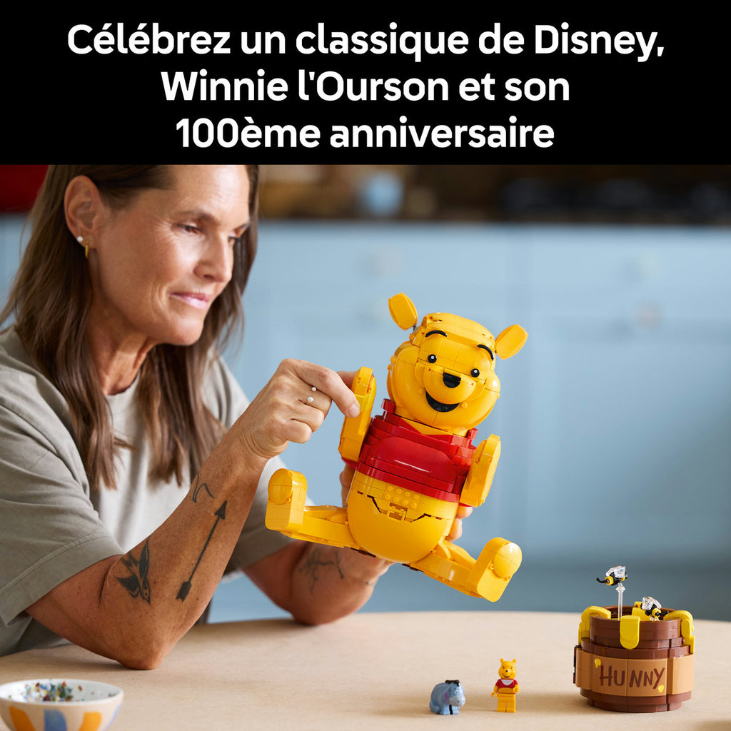 LEGO Disney Winnie l'Ourson Figurine à Construire & Pot de Miel 43300 Set de Présentation pour Adultes (1 399 Pièces)