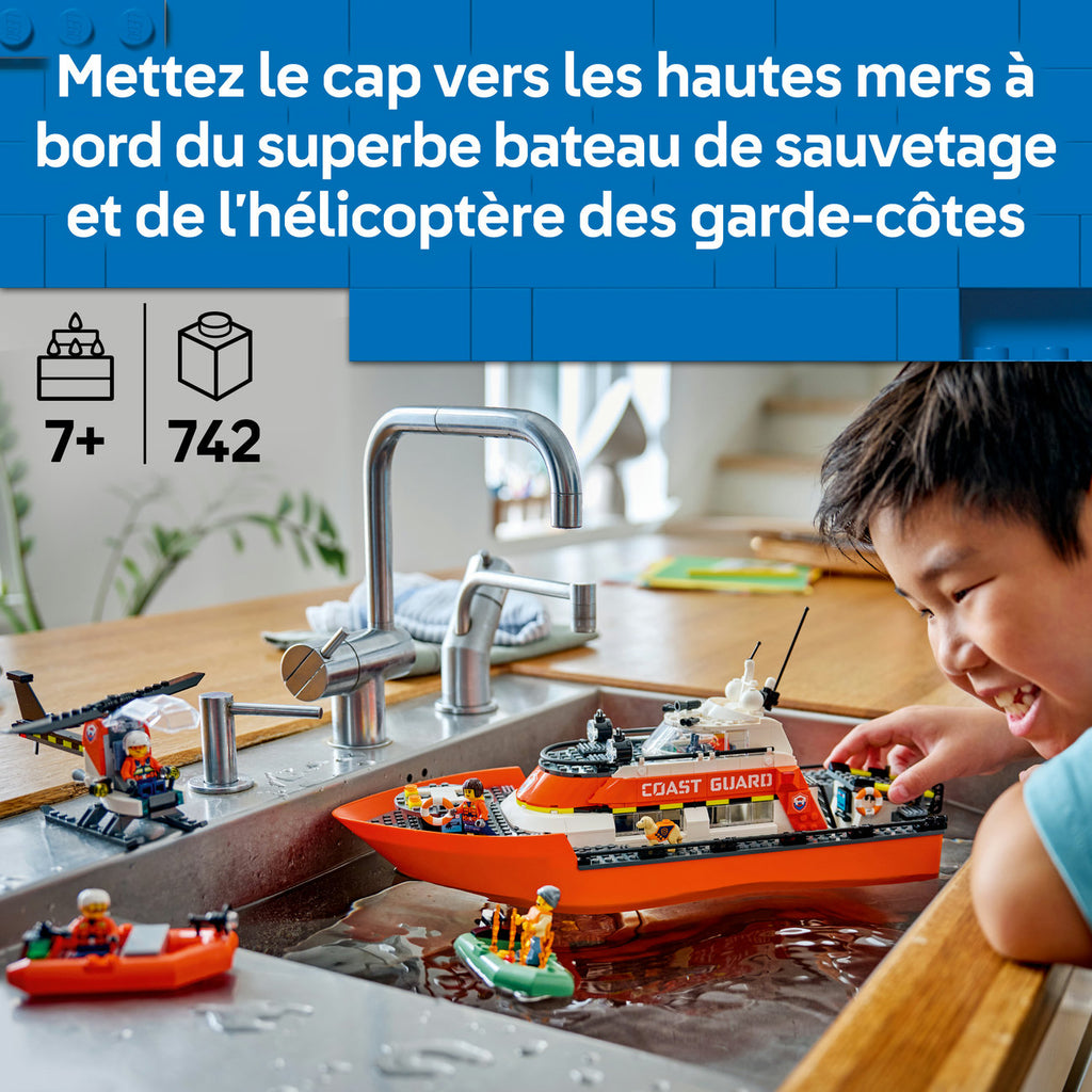 LEGO City Bateau de Sauvetage de la Garde Côtière & Hélicoptère 60504 Set de Jouets de Construction (742 Pièces)