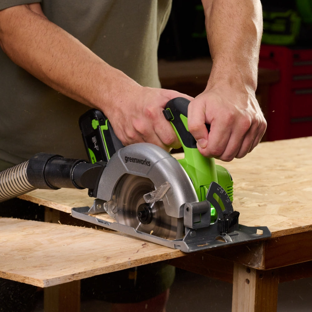 Greenworks 24 V scie circulaire sans fil sans balais, 165 mm, 5 000 tr/min, lame de 20 mm, profondeur de coupe réglable 45°/90°, éclairage LED, sans batterie et chargeur