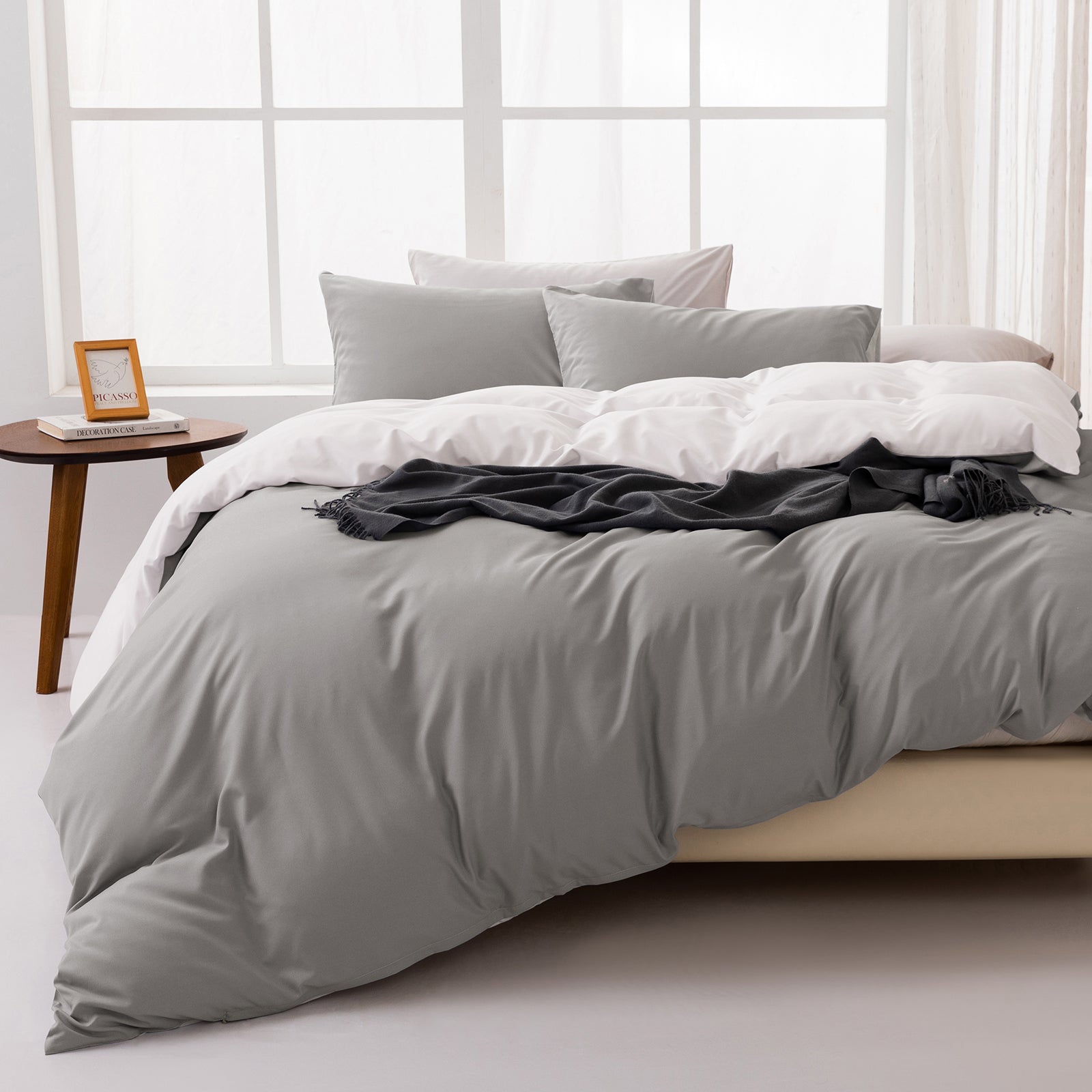 MENDALE Parure de couette - Parure de lit premium - Housse de couette 200*200 cm avec taie d'oreiller 65*65 cm - Microfibre douce brossée - Gris foncé & blanc cassé