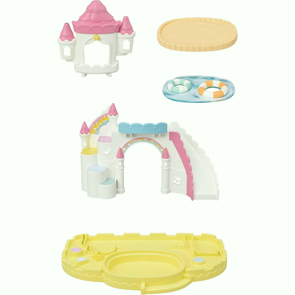 Sylvanian Families Coffret de Jeu Crèche, Bac à Sable et Piscine