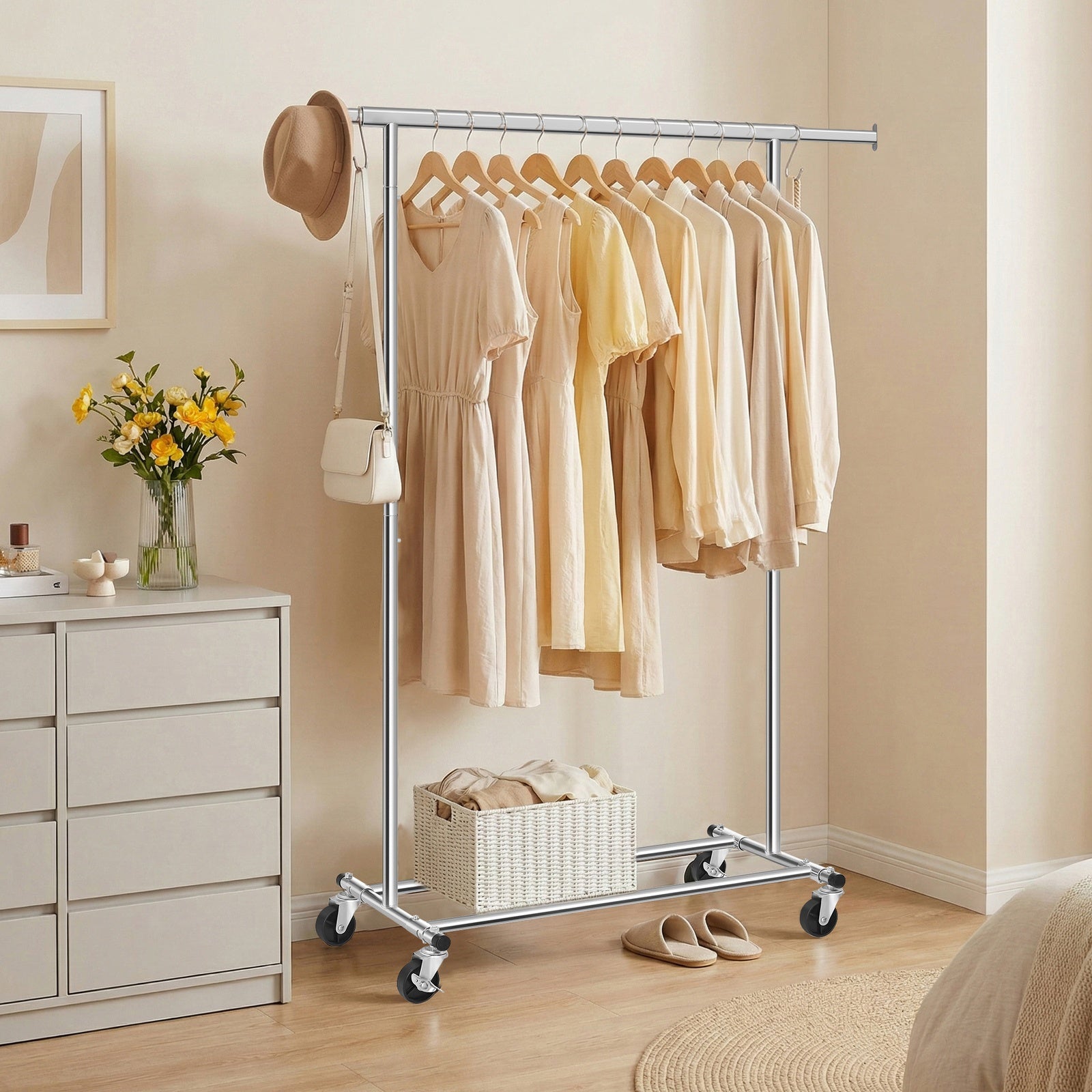 JOYFURNOS Portant à Vêtements sur Roulettes, Tringle à Vêtements Robuste, 45 x (92-132) x 161,5 cm, avec Tringle Extensible, Capacité de Charge 100 kg, Portable, Argent