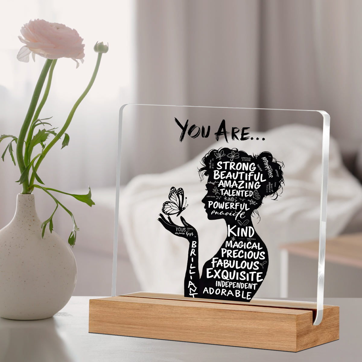 Alphynix 1 pc "YOU ARE..." plaque en acrylique, support sur socle en bois avec silhouette féminine portant un papillon, rempli d'affirmations positives (STRONG, BEAUTIFUL, MAGICAL)