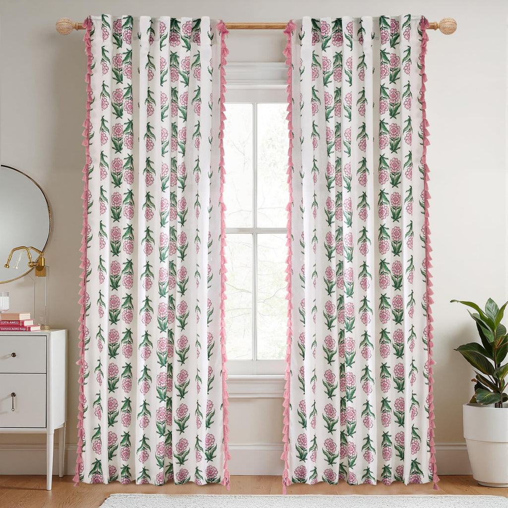 Rideaux Lin Fleuris PONY DANCE pour Salon – Épais et Résistants en Mélange Coton Lin, Panneaux de Fenêtre Bohème Verticaux avec Pompons pour Chambre/Maison de Campagne, Lot de 2, 132 x 220 cm, Rose