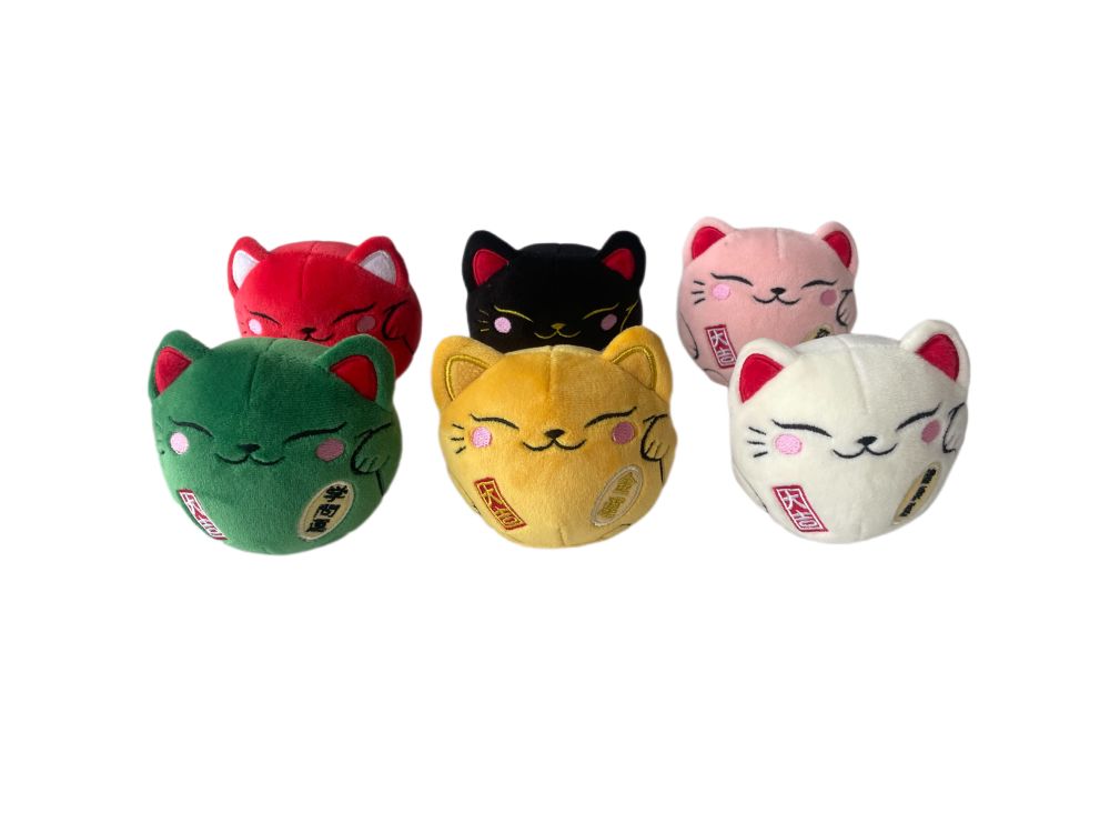 Coussin Kawaii + 6 mini Peluches Maneki Neko Chats Porte-Bonheur