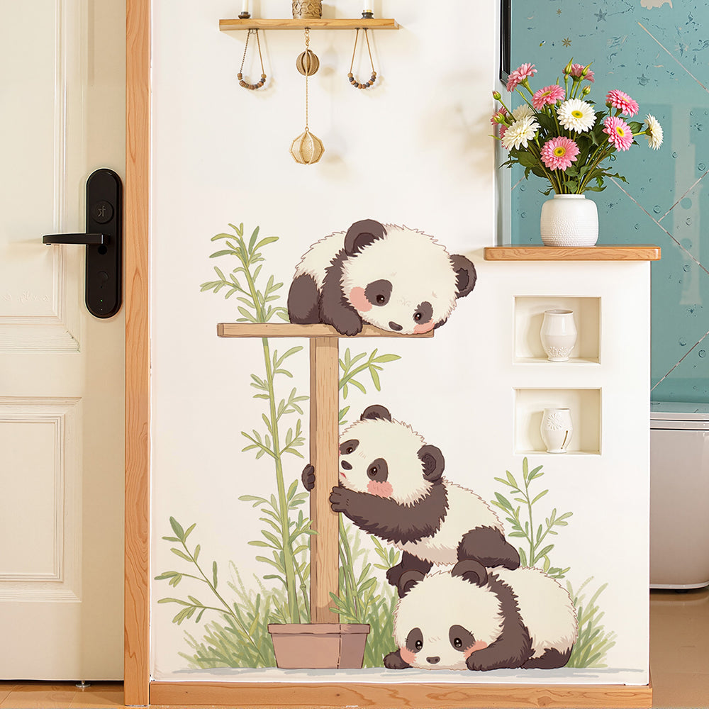 Stickers Muraux Adhésifs Animaux Mignons sur Arbre – Panda, Koala, Loutre, Cerf, Ours, Singe (Trois Pandas)
