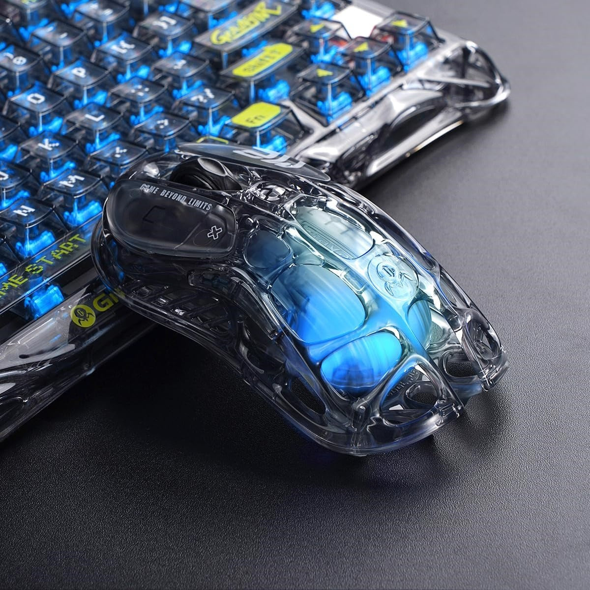 GravaStar Mercury M2 Transparent - Souris de jeu sans fil, 26 000 DPI, 79 g ultra-légère, PAW3395, 5 modes RGB, 5 boutons, Tri-mode (2,4 GHz/Bluetooth/Câble) pour PC & Mac - Noir transparent