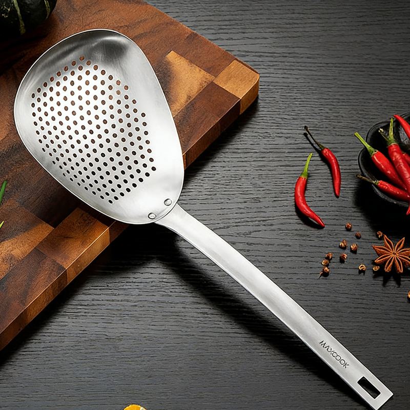 Maxcook Cuillère égoutteuse à fentes, grande cuillère égoutteuse en acier inoxydable 15 cm avec poignée et trous de suspension, écumoire, pelle de friteuse, passoire de cuisine pour la cuisson, l’égouttage et la friture, MCCU3545