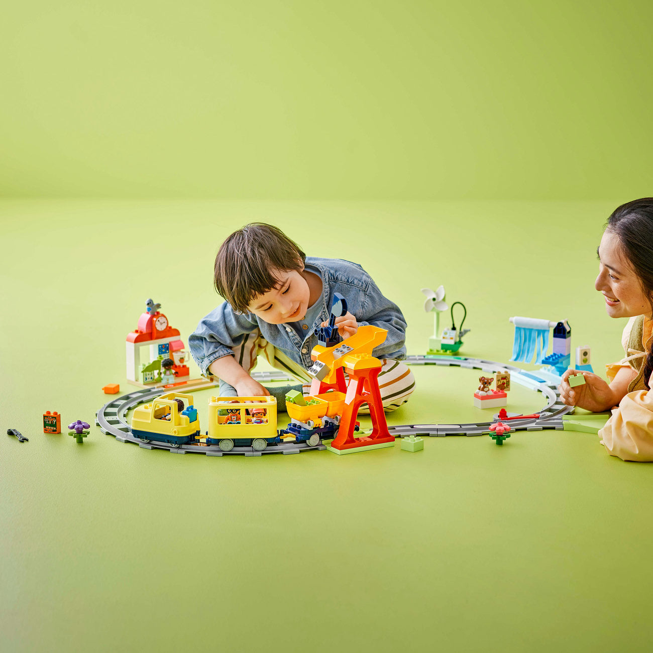 LEGO DUPLO Town Train de la Communauté Interactif 10428 Set de Jouets de Construction avec Lumières et Sons (103 Pièces)