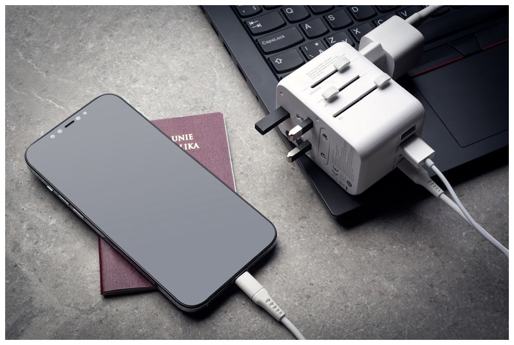 FIXED Adaptateur de voyage universel 3 x USB-C / 2 x USB 65 W GaN blanc