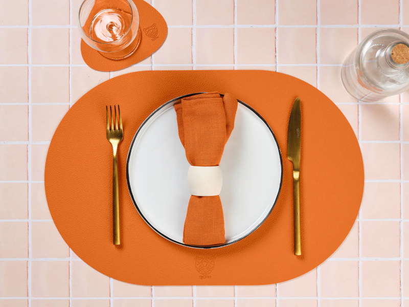 BJÖRN Lot de 6 set de table réversibles ovales en cuir recyclé - Orange et chocolat