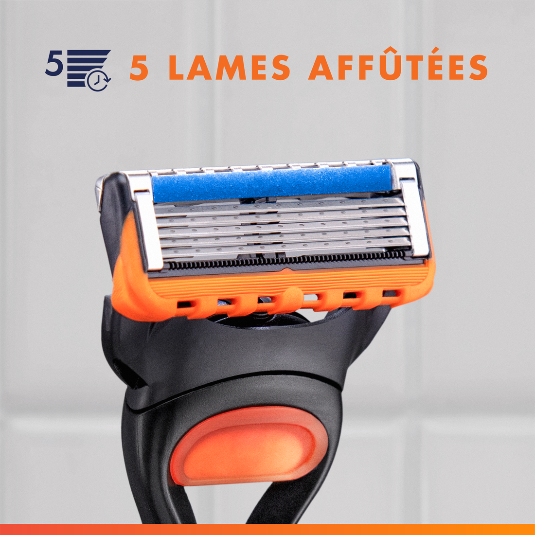 Gillette Rasoir Homme Fusion 5, avec 2 Cartouches, Noir | Manche Réutilisable, Tête de Rechange à 5 Lames en Acier Inoxydable pour Rasage Confortable, Garde-Confort à Micro-Lamelles