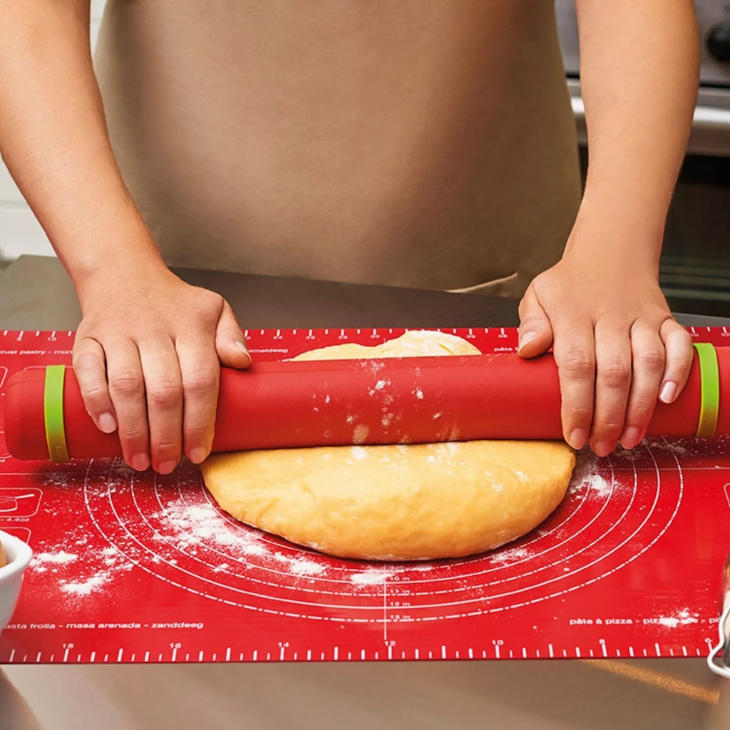 Mastrad Rouleau à pâtisserie réglable antiadhésif Rouge – Contrôle d’épaisseur 2 à 8 mm – Silicone sans BPA – 41 cm