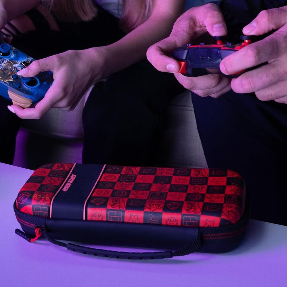 PDP Sacoche Rigide Travel Case Plus Nintendo Switch, Switch Lite et Switch OLED - Poches Accessoires - Licence Officielle Super Mario - Design Lumineux 3D - Motif Glow Super Icon - Rouge