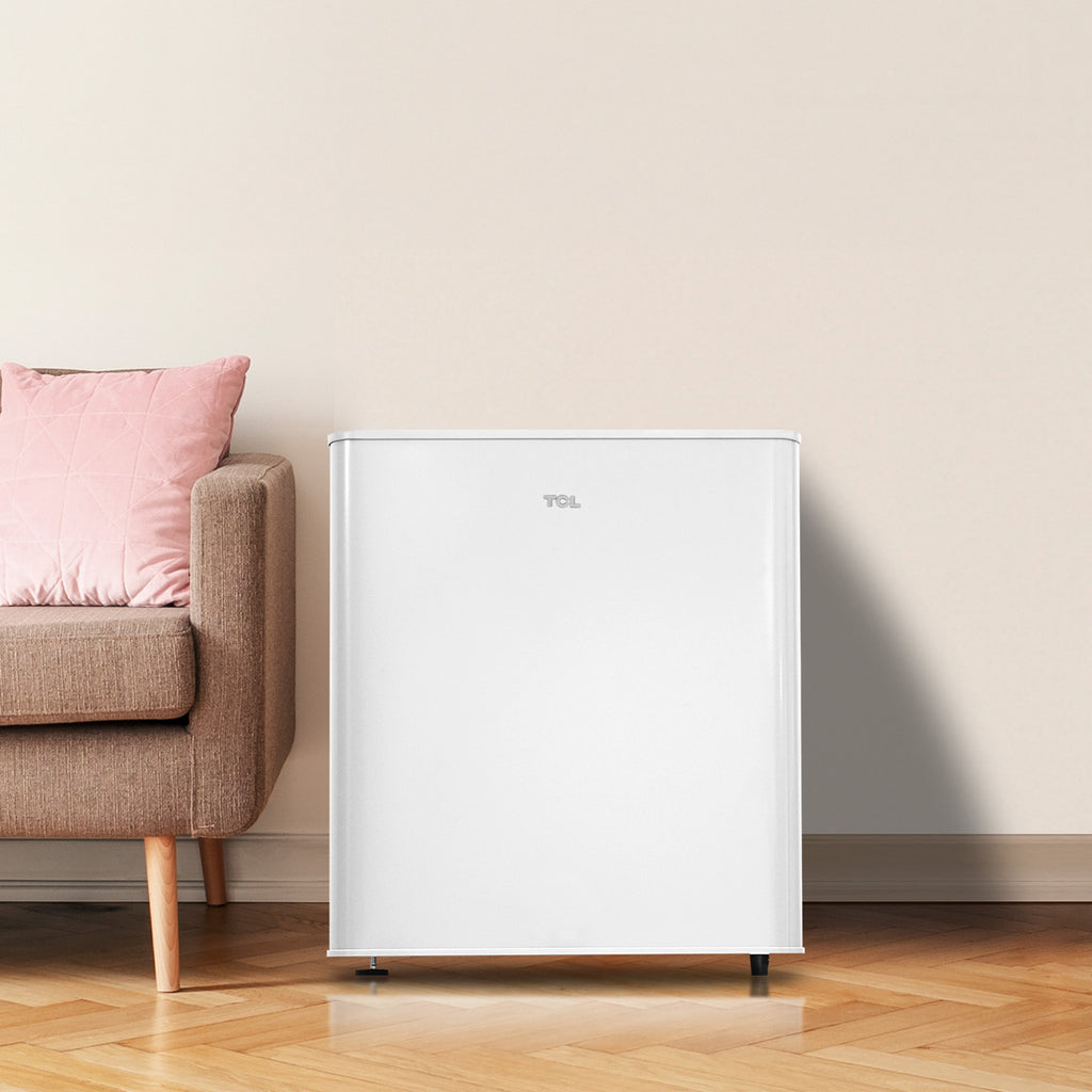 TCL RF60DWE0FR Mini réfrigérateur 45 L – Réfrigérateur de table compact pour boissons, en-cas & rafraîchissements, pieds réglables, étagère en verre trempé